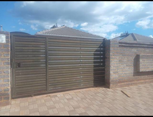 2 BEDROOM HOUSE FOR SALE IN LEHAE